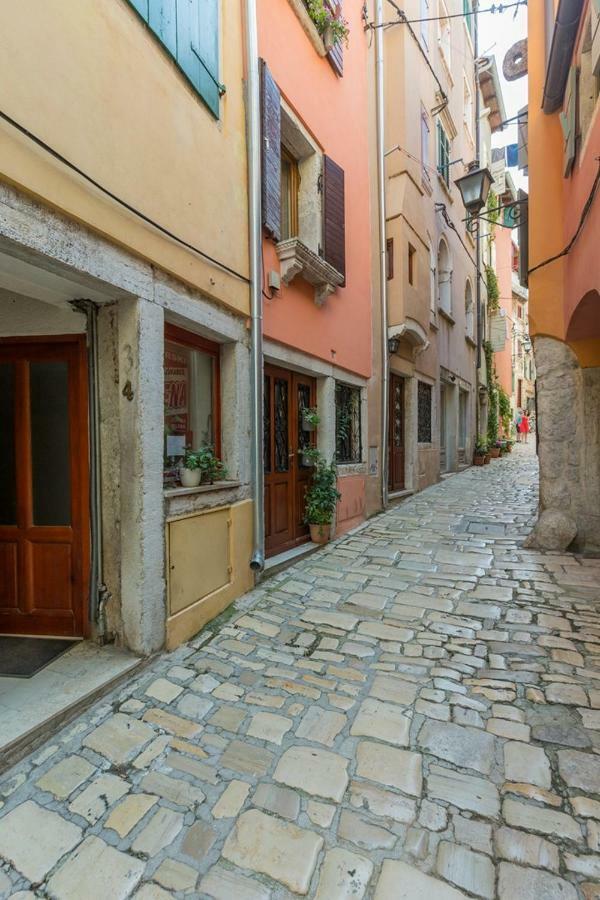 Studio Yellow Flower Rovinj Exterior foto